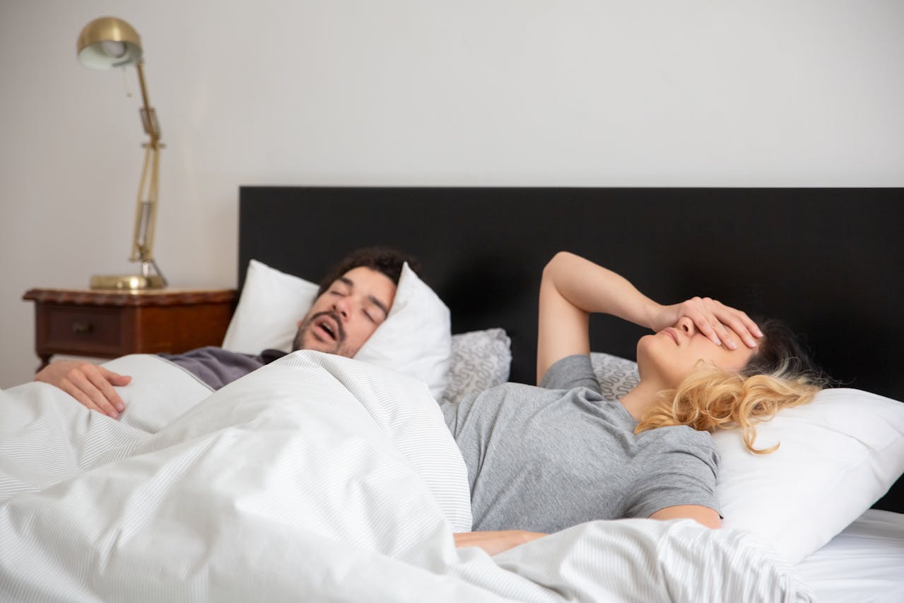 The Deep Sleep Guide: Understanding Sleep Apnea Symptoms and Modern Solutions